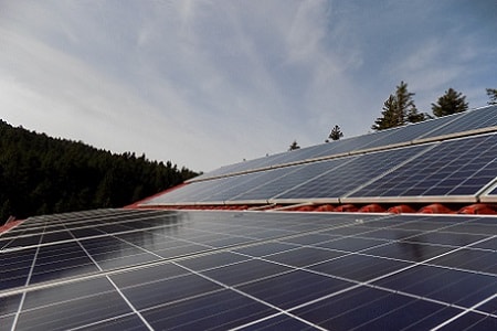 Για ημερήσια παραγωγή ως 95kWh (36 πανελ, 48 μπαταρίες 965Ah, Multi 15kva)