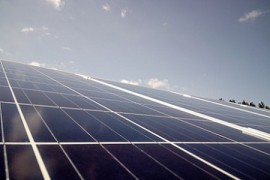Για ημερήσια παραγωγή ως 2,7kWh (για μικρό ψυγείο και καλοκαιρινή χρήση)