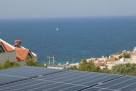 Για ημερήσια παραγωγή ως 8kWh (3 πανελ, 4 μπαταρίες, 2kva victron)