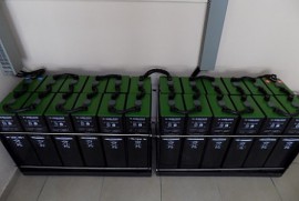 Για ημερήσια παραγωγή ως 16kwh (6 Sharp, 12 gel sopzv 990ah, Victron multiplus 5000va)
