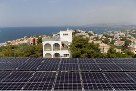 Για ημερήσια παραγωγή ως 65kWh (24 Sharp 415Wp, 24 Sunlight 1380Ah, Multiplus II 15kva)