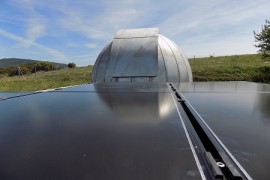 Για ημερήσια παραγωγή ως 10kWh (4 πανελ, Victron Multiplus 3KVA, Sunlight 2v 500Ah)