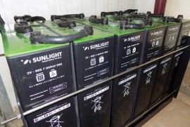 Για ημερήσια παραγωγή ως 10kWh (4 Sharp 415W, 12 Sunlight 605Ah, Victron Multiplus 3kva)