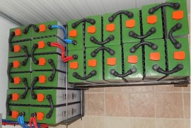 Για ημερήσια παραγωγή ως 40kWh (15 Sharp 415wp, 24 Sunlight 965Ah, Victron Multiplus 8kva)