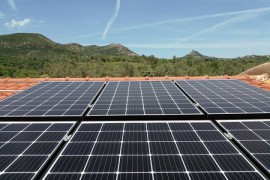 Για ημερήσια παραγωγή ως 5,5kWh (Ενισχυμένο με 2kva Victron Phoenix)