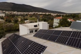 Για ημερήσια παραγωγή ως 24kWh (9 Sharp 415W, 24 sopzs 605Ah, Multiplus 8kva 48V)